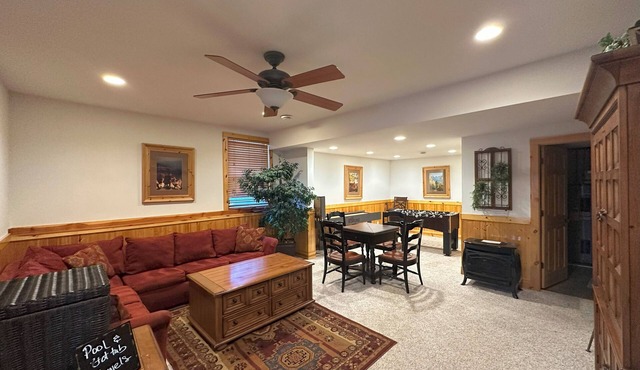 Apple Canyon Lake, Game Room, Hot Tub