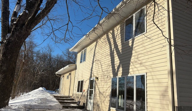 Apple River Rental 2-bedroom home with AC in quaint Somerset WI. Sleeps up to 8