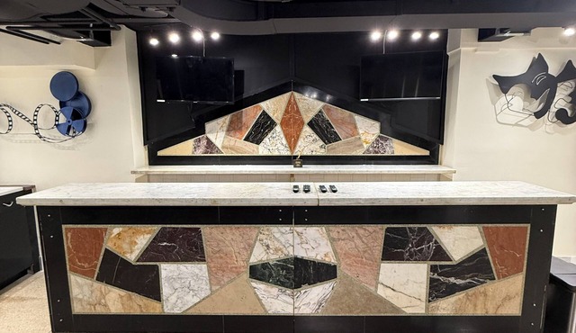 Art Deco Oasis - Pool Table, bar, fire pit, TV’s
