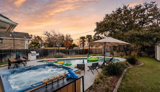 ATX Arcade, Theater, & Poolside Oasis! Pet & Kid Friendly!