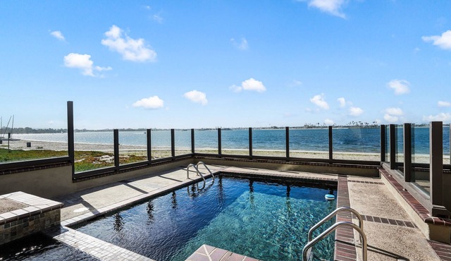 Bayfront Paradise w/Gorgeous Pool and Spa!