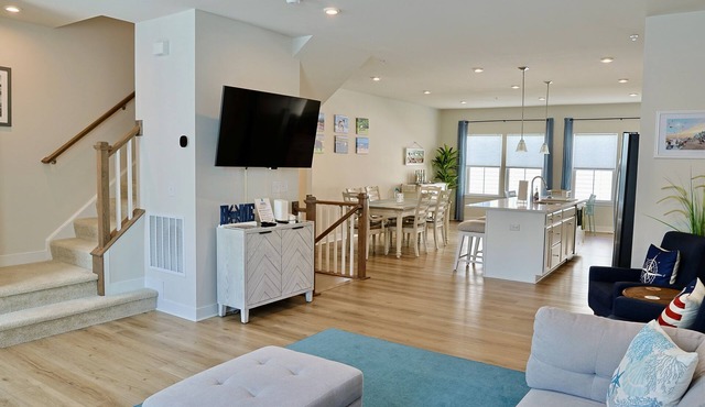 Bayside Break | Rooftop Deck + Resort Pools & Gym