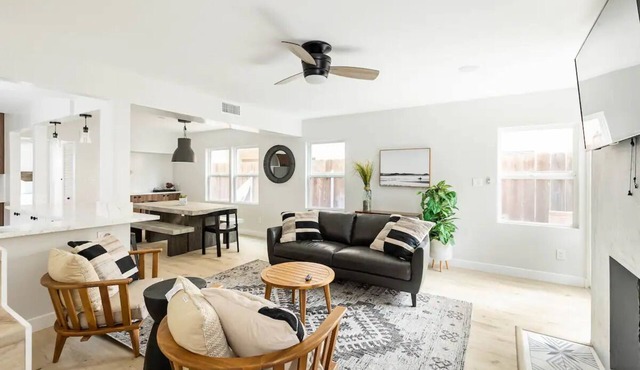 Beach Home W AC - 5 BR - Free Parking - EV Charge