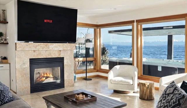 Beachfront home with Pool, Hot Tub, and Dogs OK