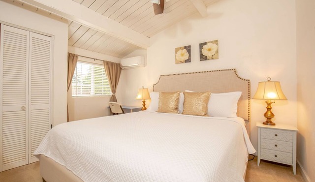 Beautiful 3 Bedroom 2 bath home with 3 Cal King size beds!