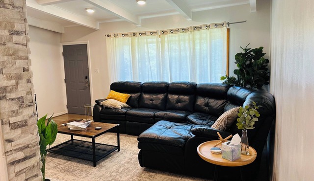 Beautiful 4 Bedroom Stone Rancher Near King of Prussia Mall