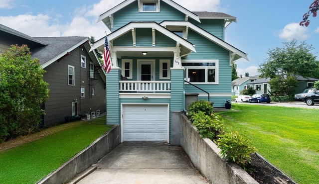 Beautiful Craftsman with Off-street parking, EV charger, Yard + Dogs OK!