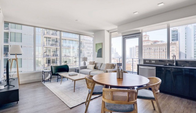Beautiful Gaslamp 2BR w/Gym, Sauna & W/D, nr shops, by Blueground