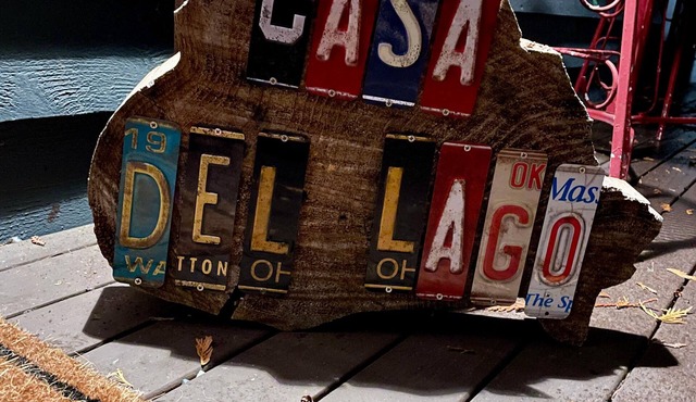 Beautiful lakefront Casa del Lago on Lake Roesiger