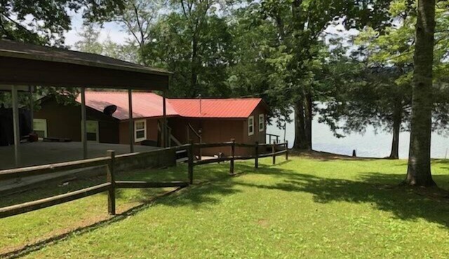 Beautiful Rustic Cabin On Lincoln Lake Is A Sportsman paradise.