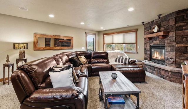 BEAUTIFUL TIMBER ACCENTED CABIN