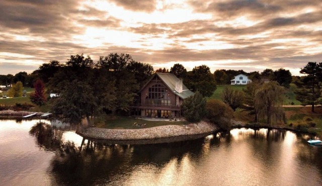 Beautiful, timber frame, lake house with an amazing view!