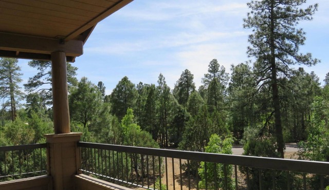 Beautiful views & year round get away Ideal for month long stays!
