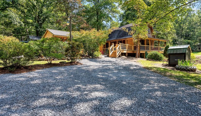 Becky’s hideaway nestled next to the great smoky mountains national park.