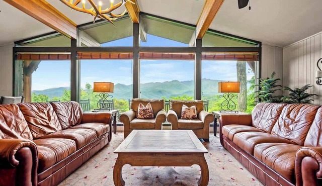 BEST view | pool table | hot tub | 3 King, 3 Queen