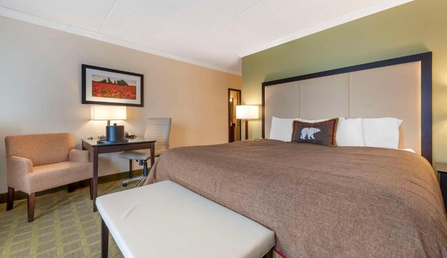 Best Western Plus White Bear Country Inn