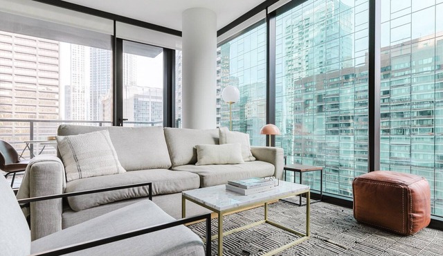 Blueground | River North, balcony & pool, nr Pier