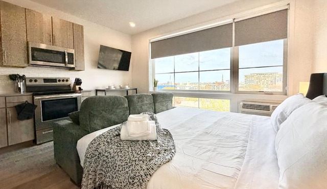 Boutique Studio with Rooftop View and Gym in Philadelphia