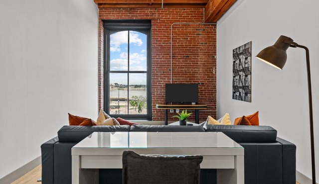 Brick & Bed Riverfront Lofts, G 208