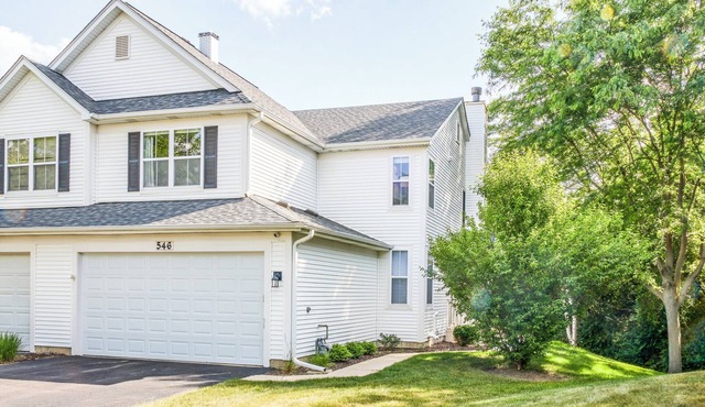 Bright family home near I-90 with office, bar, EV charger, sleeps 6, no pets