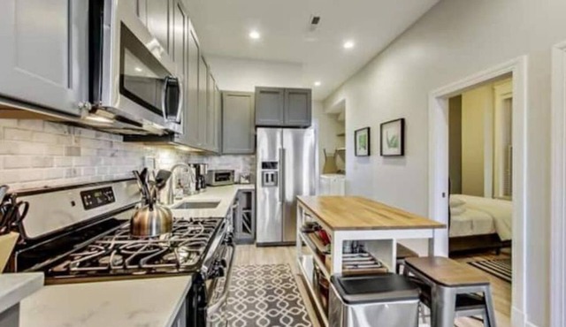 Bright Med District 2Bd/2Ba w/Garage in Chicago
