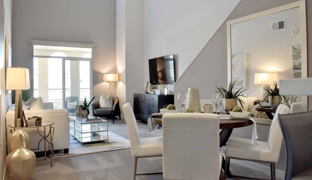 Bright Oasis: 1BR at 360 Luxury with Pool & Gym