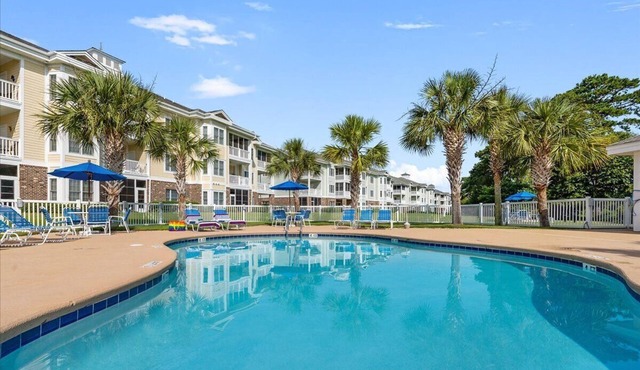 Bright & Spacious 2BR with King Bed, Overlooking Pool & Golf Views