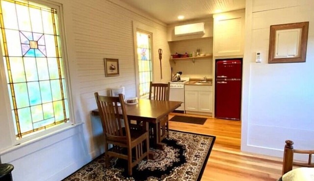 Bunkhouse Seventy-Four - Cute, quaint and just minutes from Jacksonville, IL