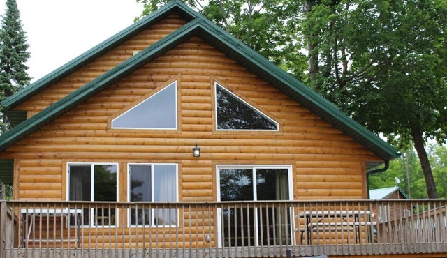 Cabin 14 - Beautiful updated cabin with large deck and spacious kitchen/living space