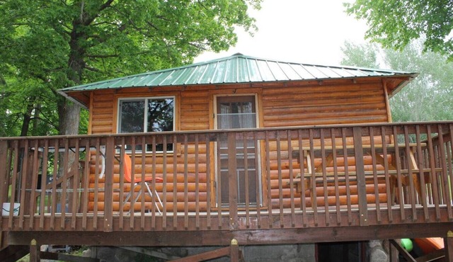 Cabin 4 - Classic 1933 cabin on the lake shore, 10 steps from the dock