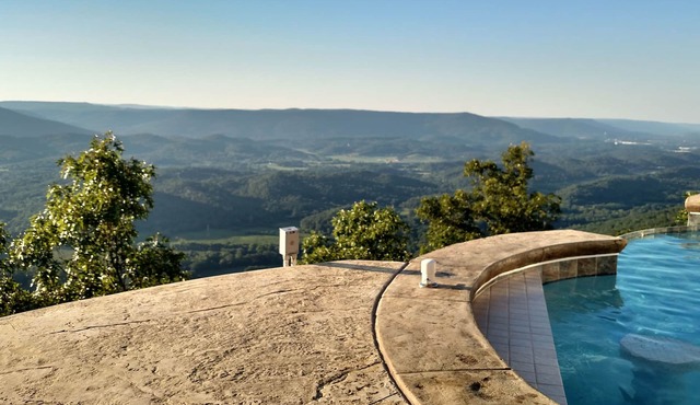 Cabin at the Ledge