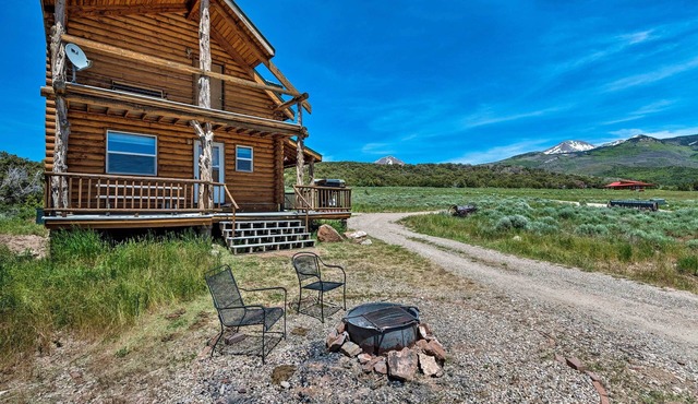 Cabin w/Fire Pit, Views & BBQ: 18 Mi to Moab!