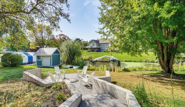 Cabin w/Halstead Bay Access: Hot Tub, Sauna, Dock