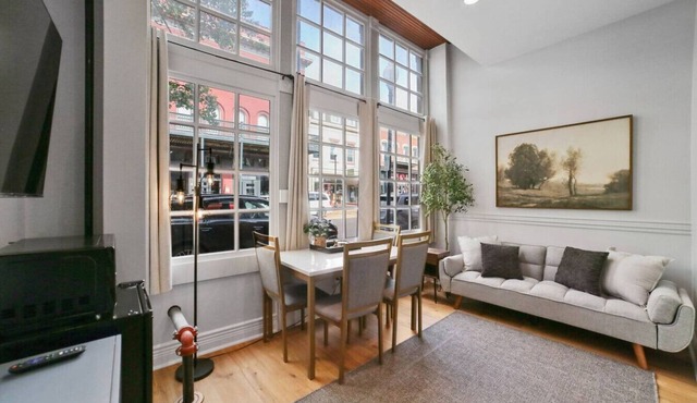Calming, Chic Space w/Natural Light- Owl Suite