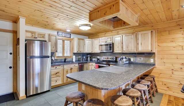 CAMELBACK CABINS 103 in POCONOS Ski on off block parking level no steps to unit