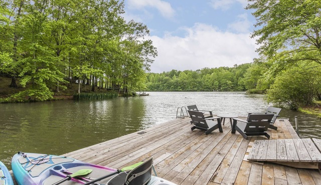 Camp McGu: Lakefront, 3 Boats, Pizza Oven, Gorgeous Setting!