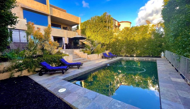 Captivating Views With All The Creature Comforts in Old Town