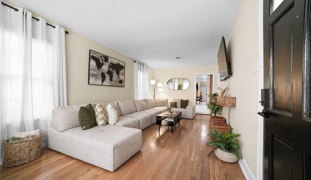 Casa Grande ATX · Central Austin · Spacious 5BR Retreat w/Hot Tub & Game Patio