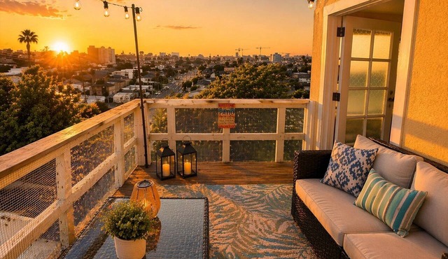 CasaViva Sky · Spacious 3BR w/City Views, Firepit & Backyard, walk everywhere