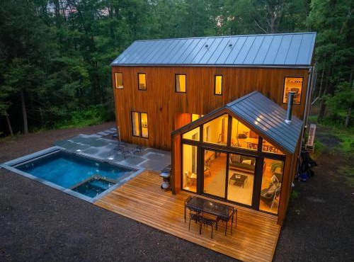 Catskills Creek - Forest Views, Hot Tub & Pool in Kerhonkson