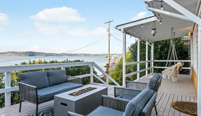 'Cedar & Sage' Waterfront Cottage on Puget Sound