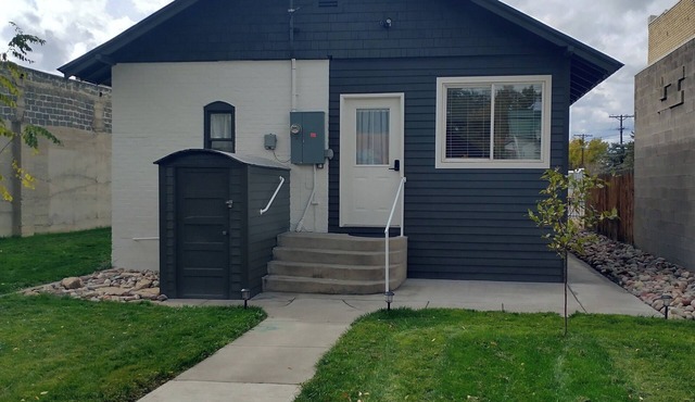 Central Oasis on Main- private, quiet, walkable
