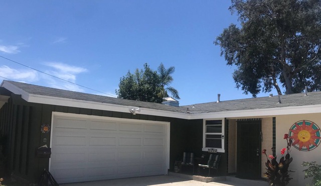 Central San Diego 3b/2b house with yard. Pet friendly.
