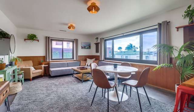 Centrally Located Little Italy Bayview House