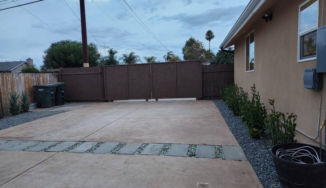 Charming 1-bedroom cottage in Escondido's Historic District with AC and more!