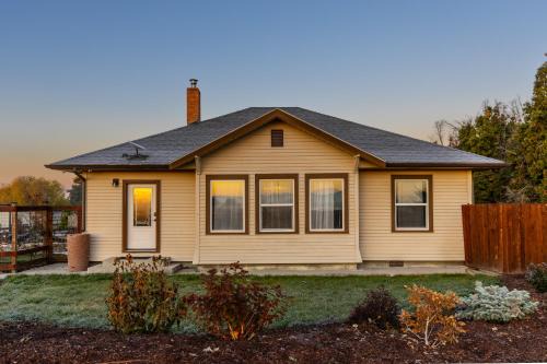 Charming 1920's Cottage