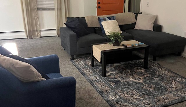 Charming 2-bedroom apartment with WiFi, AC in pleasant Cincinnati, OH in Cincinnati