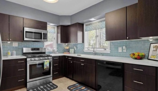Charming 2-bedroom Brick Ranch house wooded lot with WiFi in terrific Godfrey