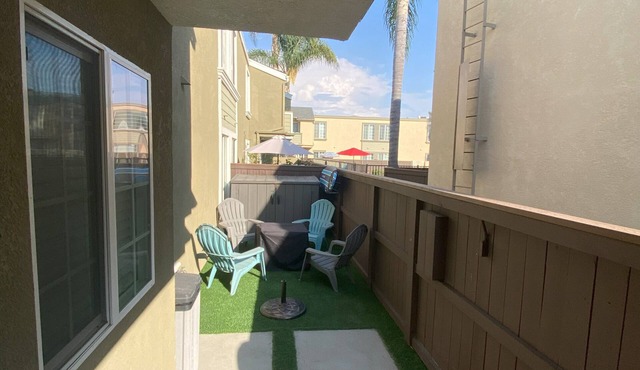 Charming 2-bedroom condo with AC, fitness room in lovely San Diego