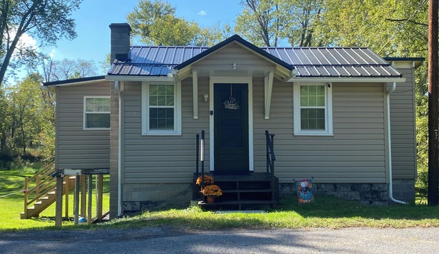 Charming 2-bedroom Cottage by the River
